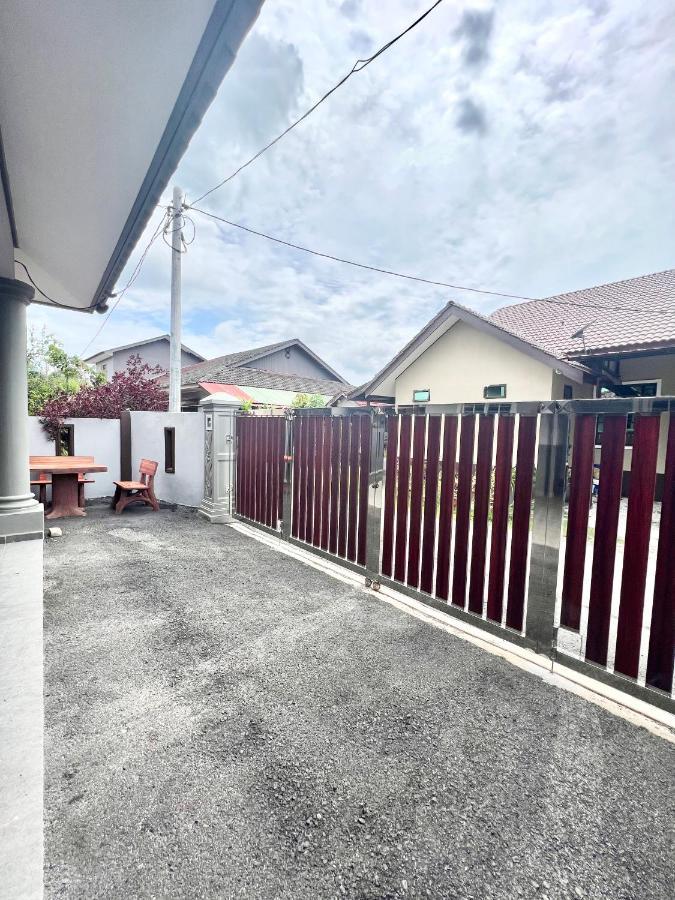 Teratai Homestay 3 Batu Buruk Куала Теренгану Екстериор снимка