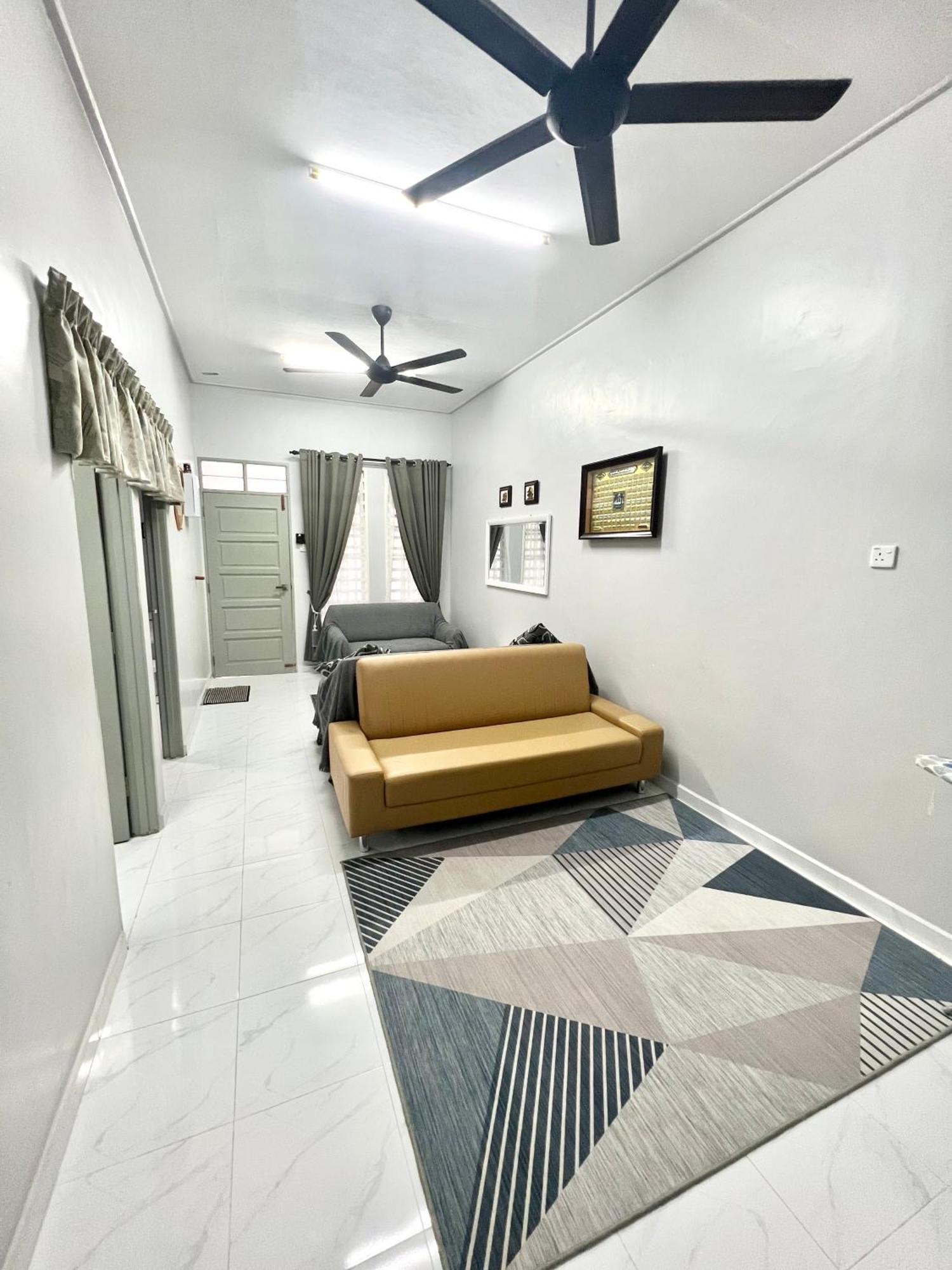 Teratai Homestay 3 Batu Buruk Куала Теренгану Екстериор снимка