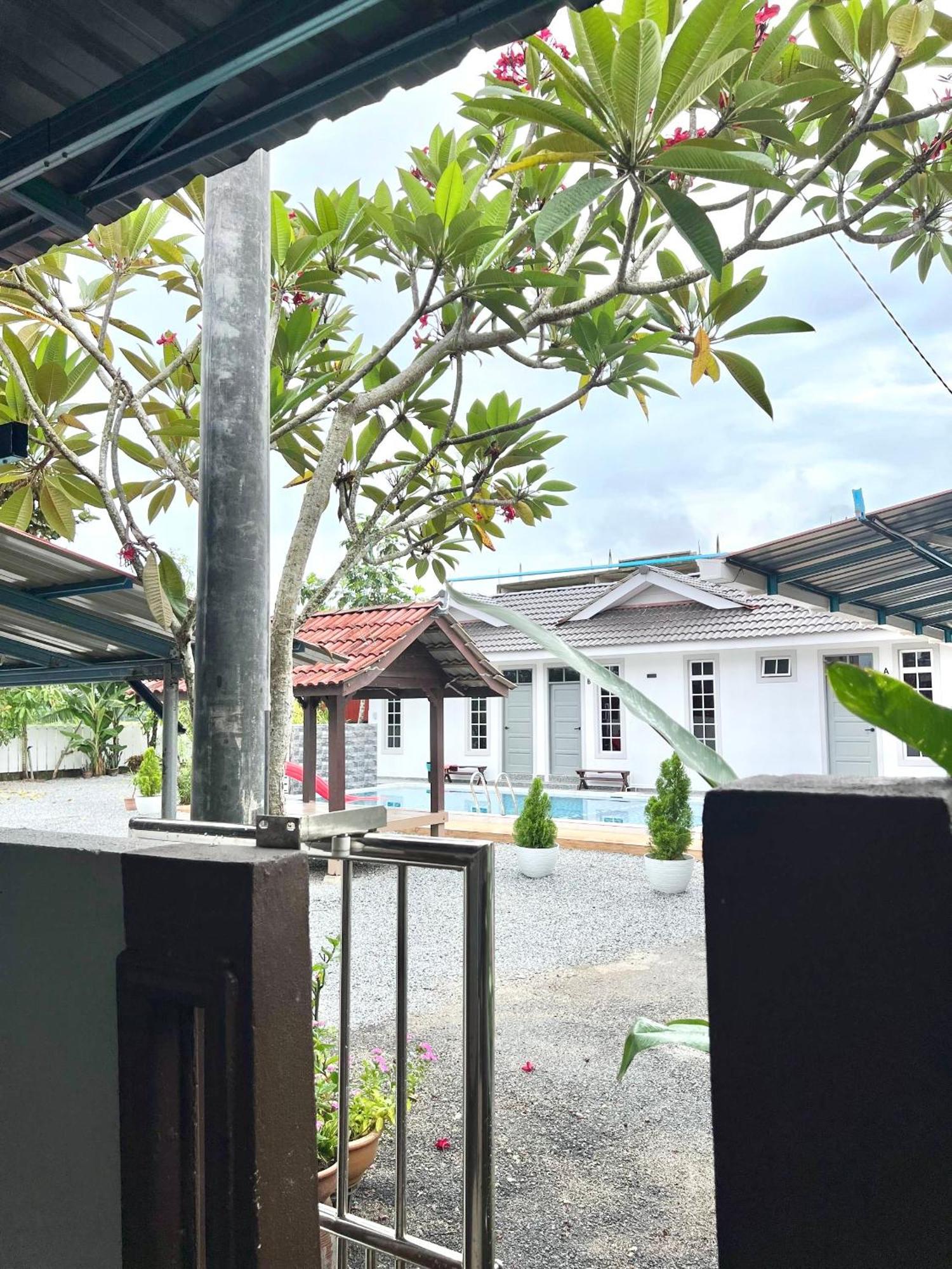 Teratai Homestay 3 Batu Buruk Куала Теренгану Екстериор снимка