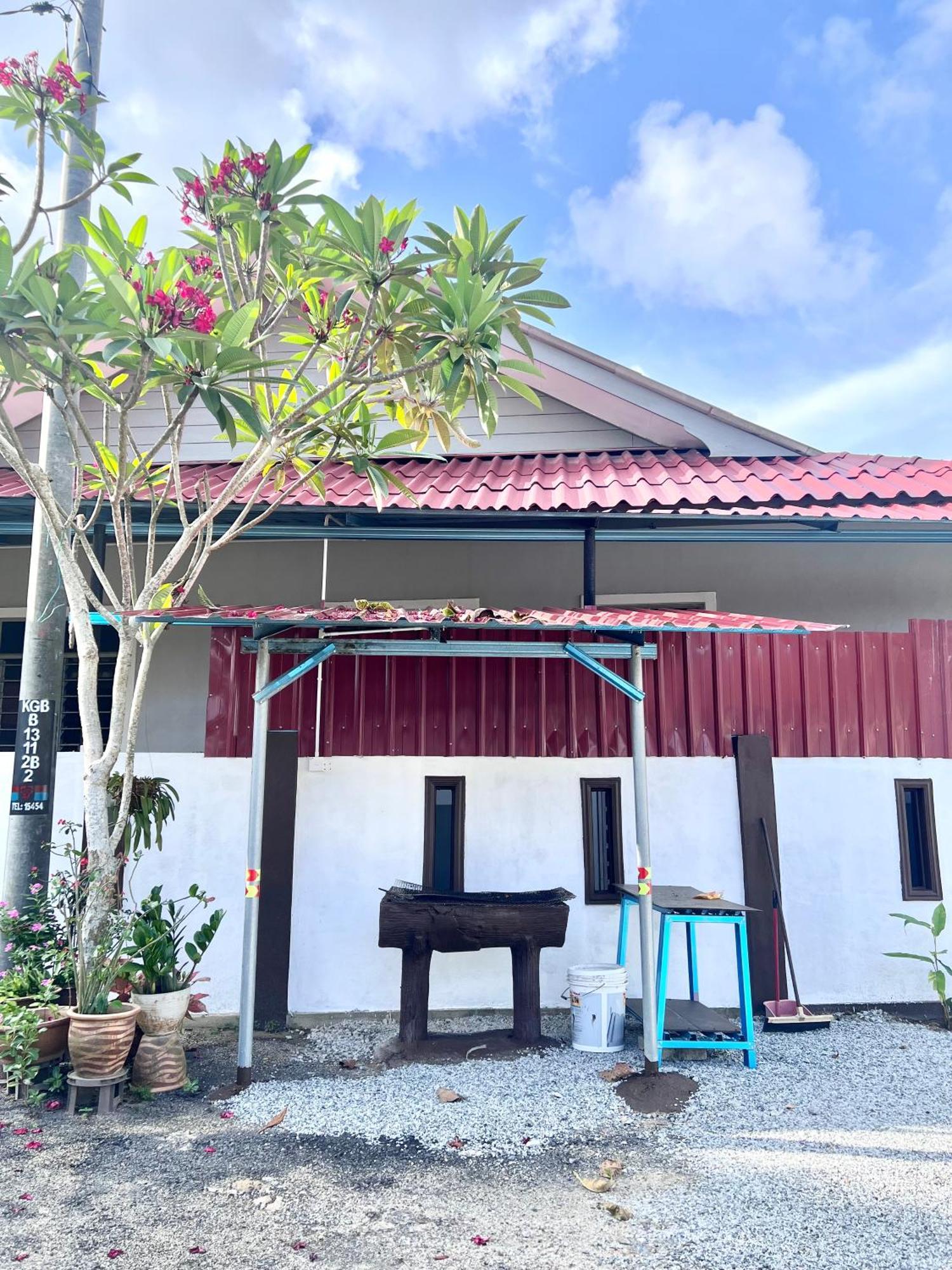 Teratai Homestay 3 Batu Buruk Куала Теренгану Екстериор снимка